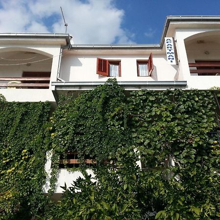 Apartments Neva Sumpetar Luaran gambar