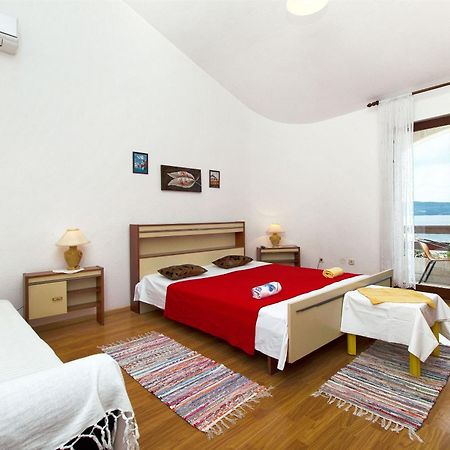 Apartments Neva Sumpetar Luaran gambar