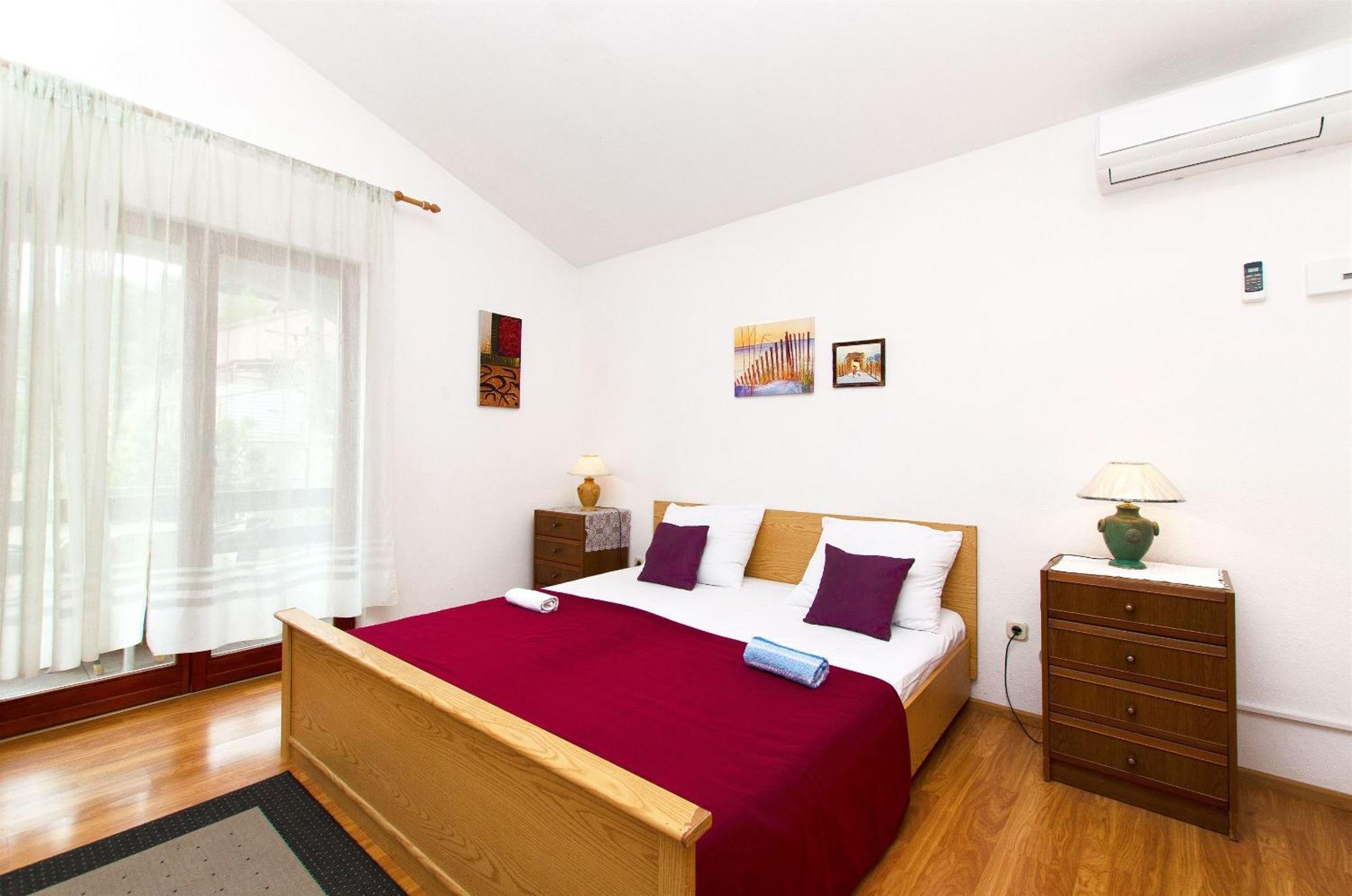 Apartments Neva Sumpetar Luaran gambar