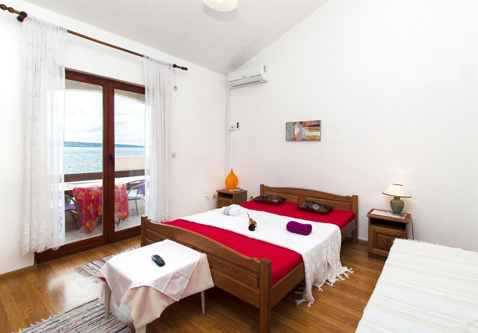 Apartments Neva Sumpetar Luaran gambar