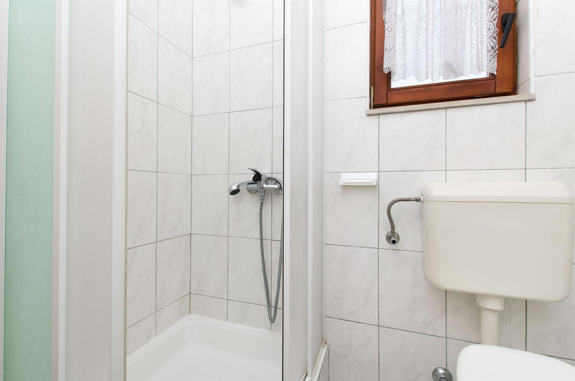 Apartments Neva Sumpetar Luaran gambar