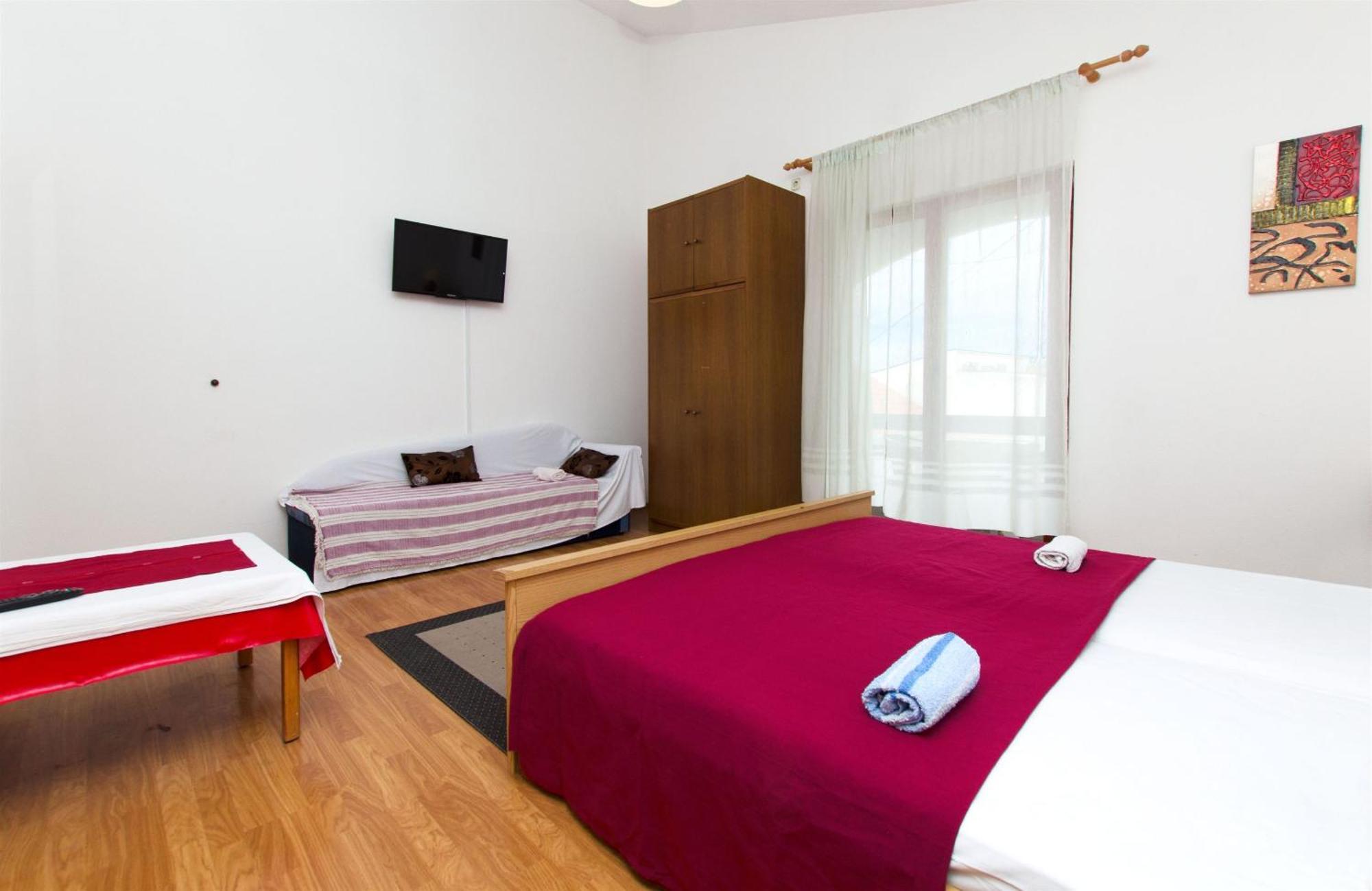 Apartments Neva Sumpetar Luaran gambar