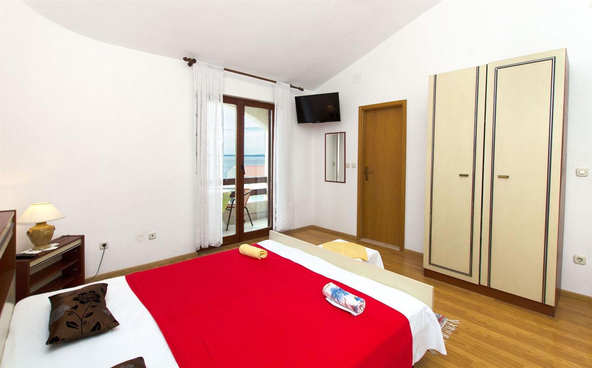 Apartments Neva Sumpetar Luaran gambar