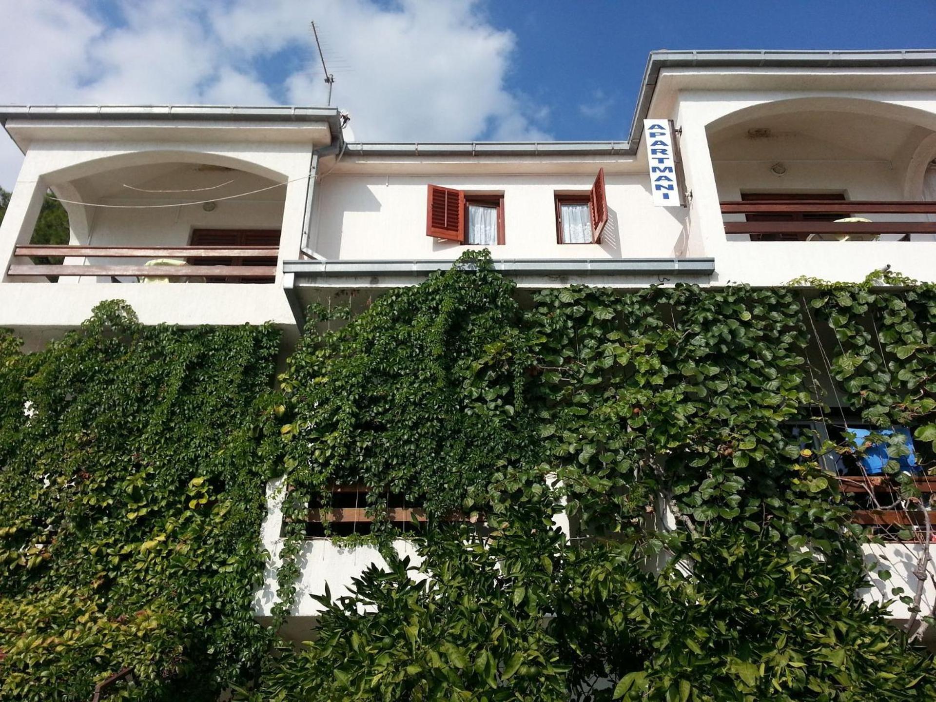 Apartments Neva Sumpetar Luaran gambar