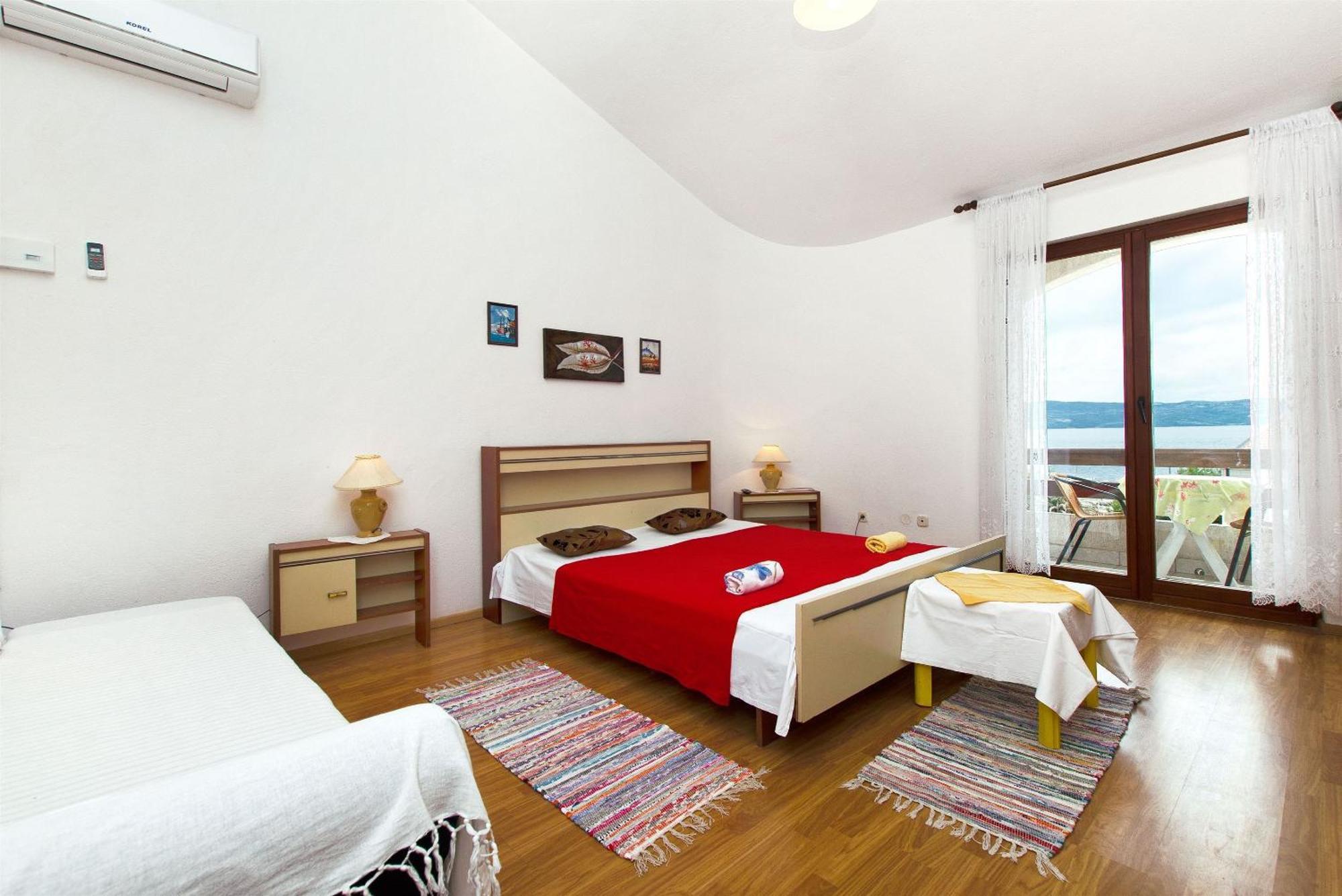 Apartments Neva Sumpetar Luaran gambar